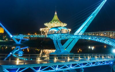 Jambatan Darul Hana adalah pelengkap Kompleks DUN Sarawak
