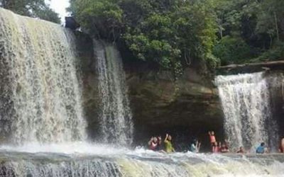 Air Terjun Giam Klimau seolah-olah seperti bentuk tirai kalau tengok dari jauh