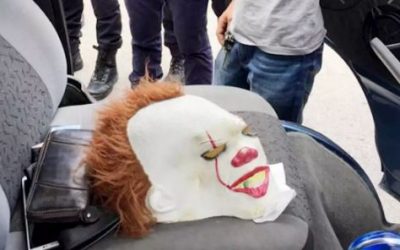 Membawa topeng badut Pennywise, suspek dadah ini berjaya ditangkap polis