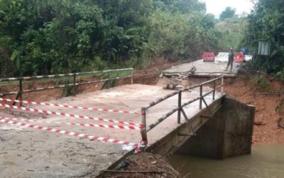 Banjir dan jambatan runtuh di Betong, air naik dengan arus deras
