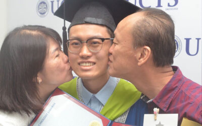 Seorang pelajar penghidap kanser di universiti Sarawak terima ijazah khas